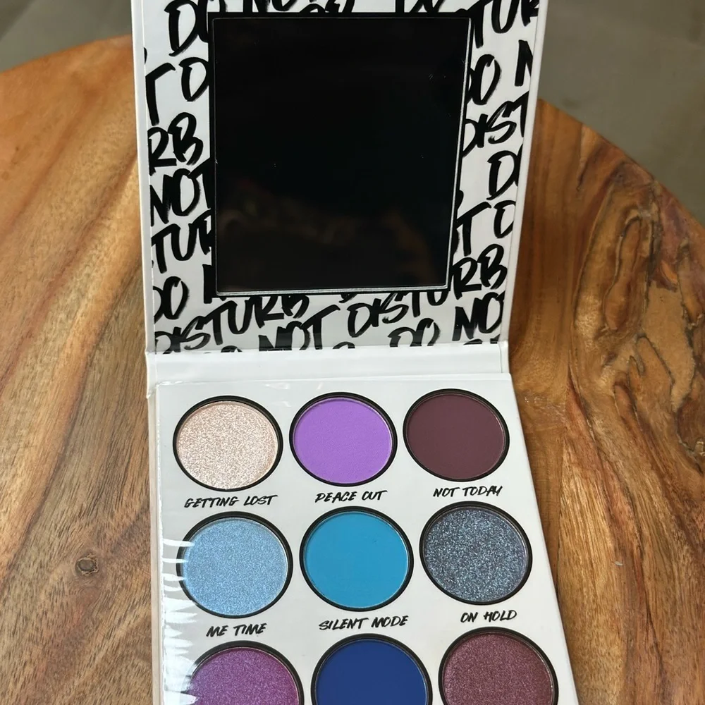 BH Cosmetics - Do Not Disturb Eyeshadow Palette with Mirror